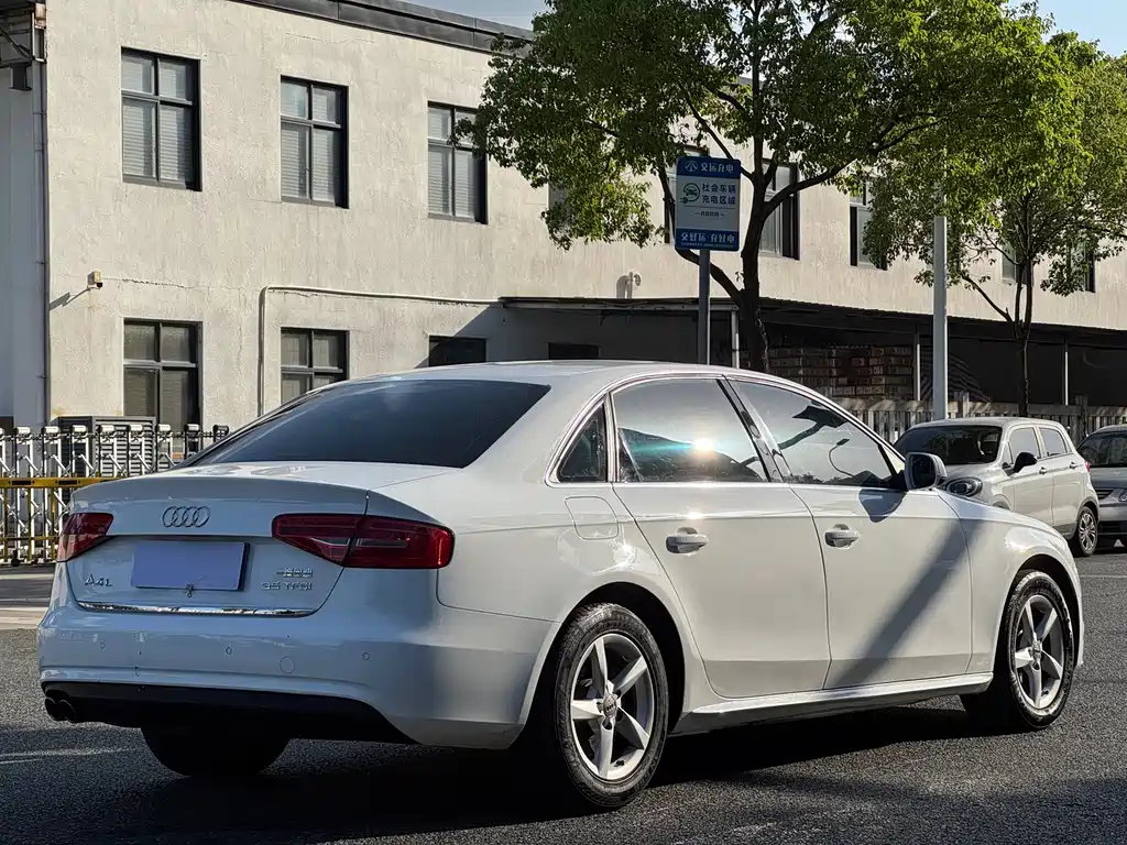 Audi A4L 2014 — фото 4