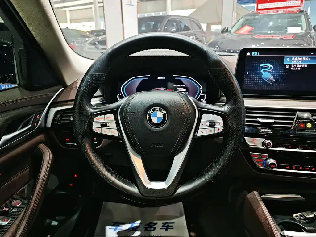 BMW 5 Series New Energy 2021 — фото 9