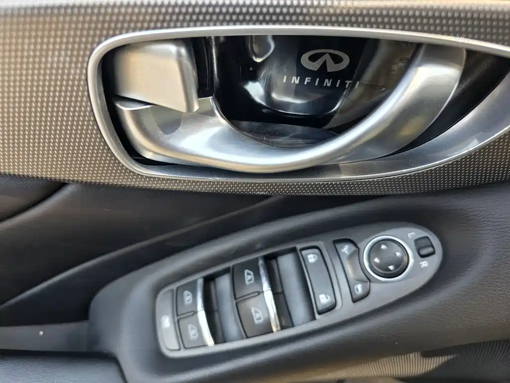 Infiniti Q50L 2016 — фото 12
