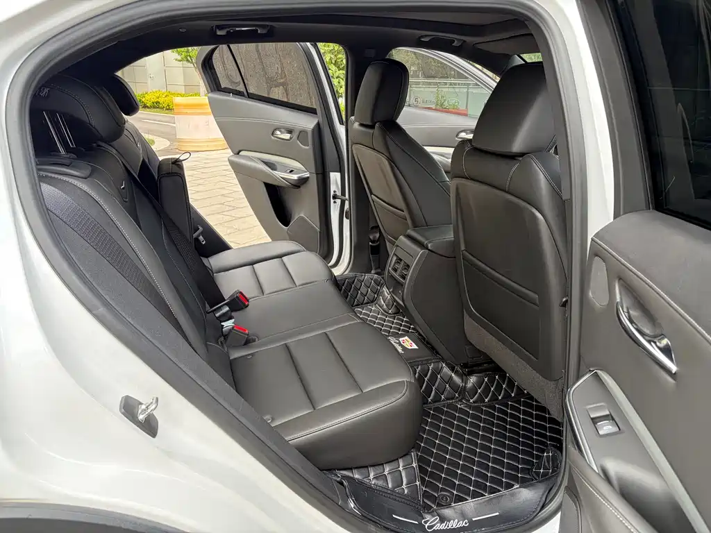Cadillac XT4 2019 — фото 14