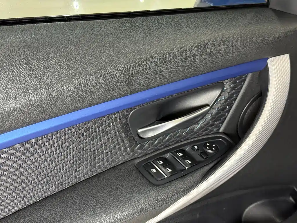BMW 3 Series 2017 — фото 15
