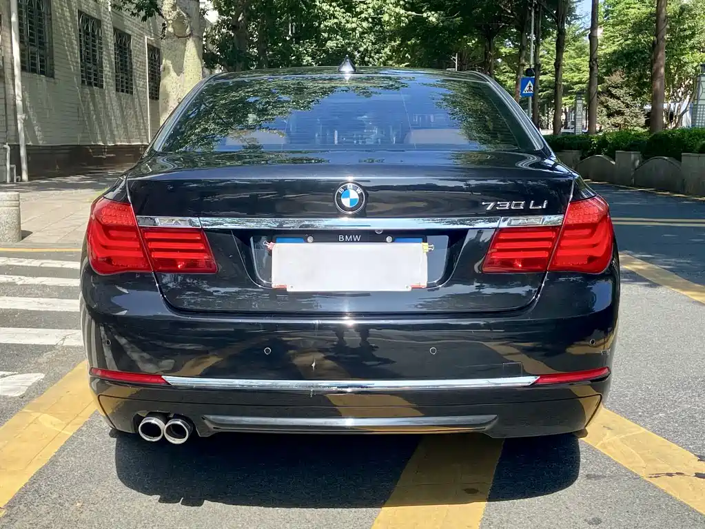 BMW 7 Series 2013 — фото 8