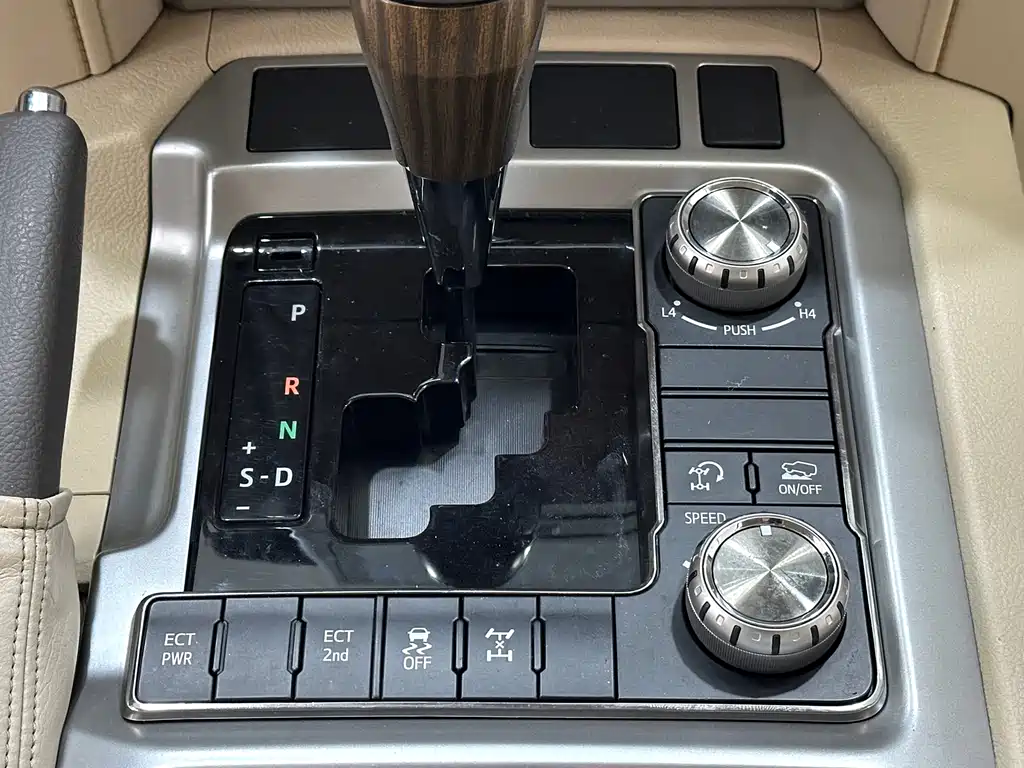 Toyota Land Cruiser 2020 — фото 10