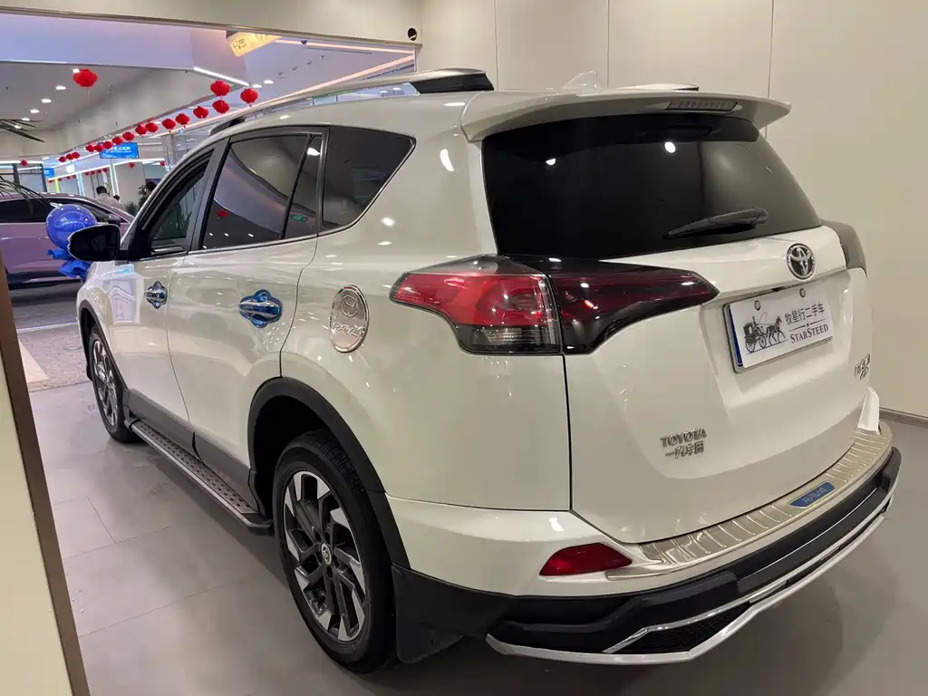 Toyota RAV4 2017 — фото 10
