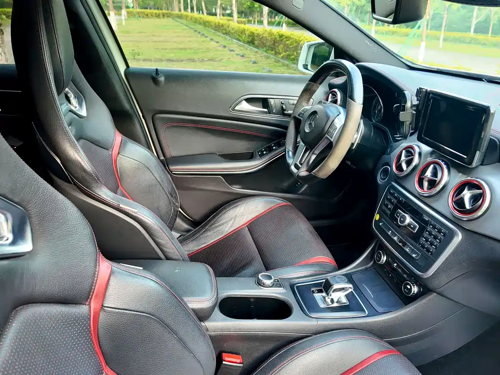 Mercedes-Benz GLA AMG 2015 — фото 22