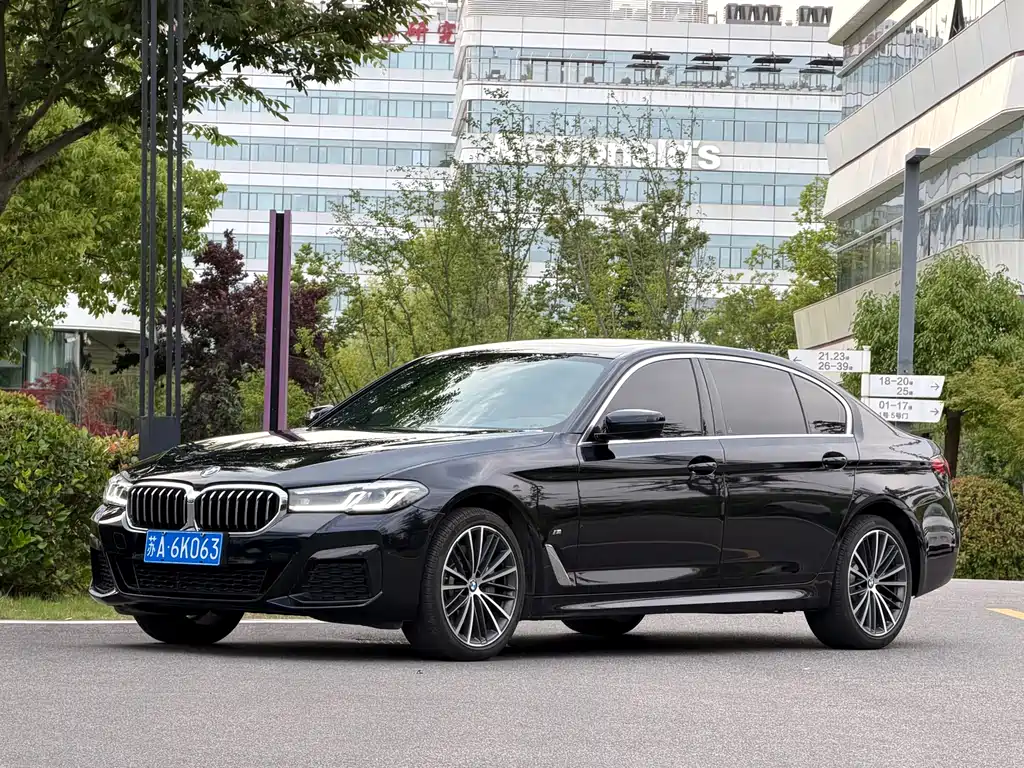 BMW 5 Series 2024 — фото 1