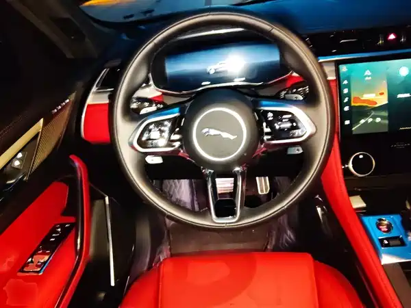 Jaguar F-PACE 2024