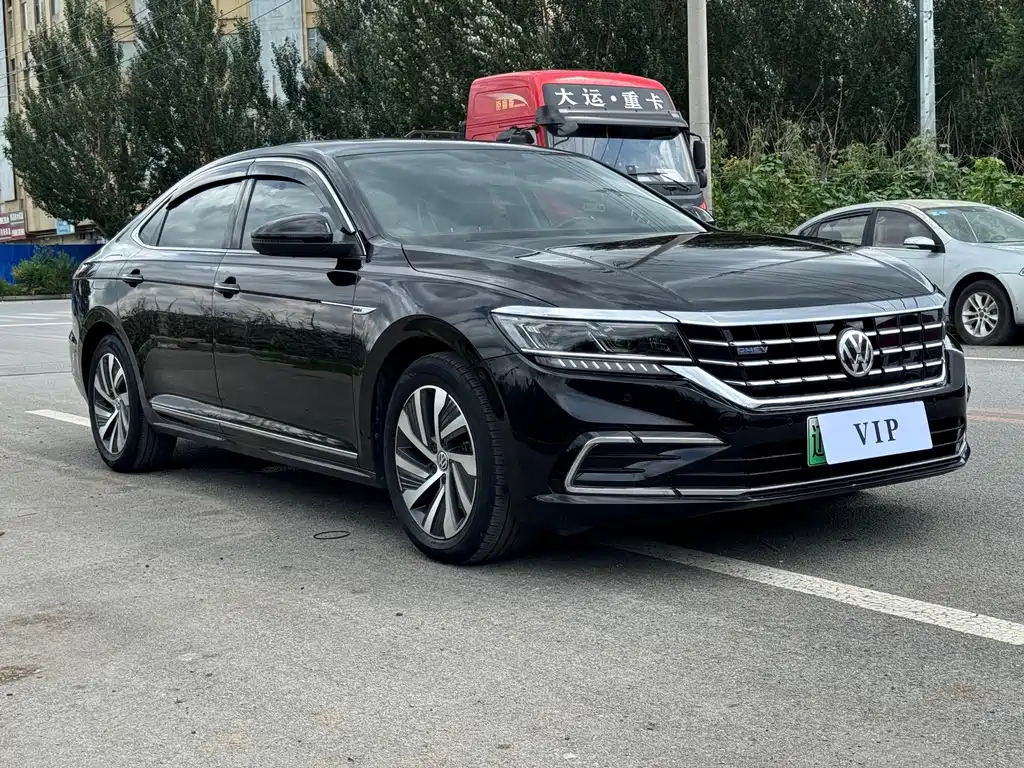 Volkswagen Passat Plug-In Hybrid 2019 — фото 3