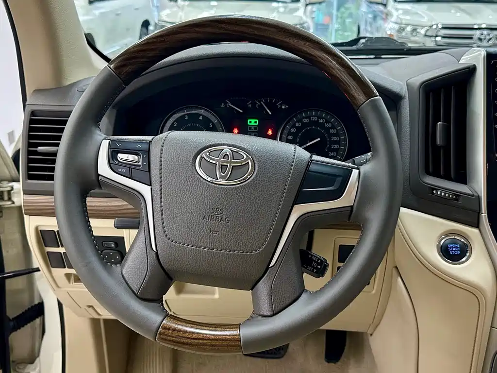Toyota Land Cruiser 2020 — фото 11