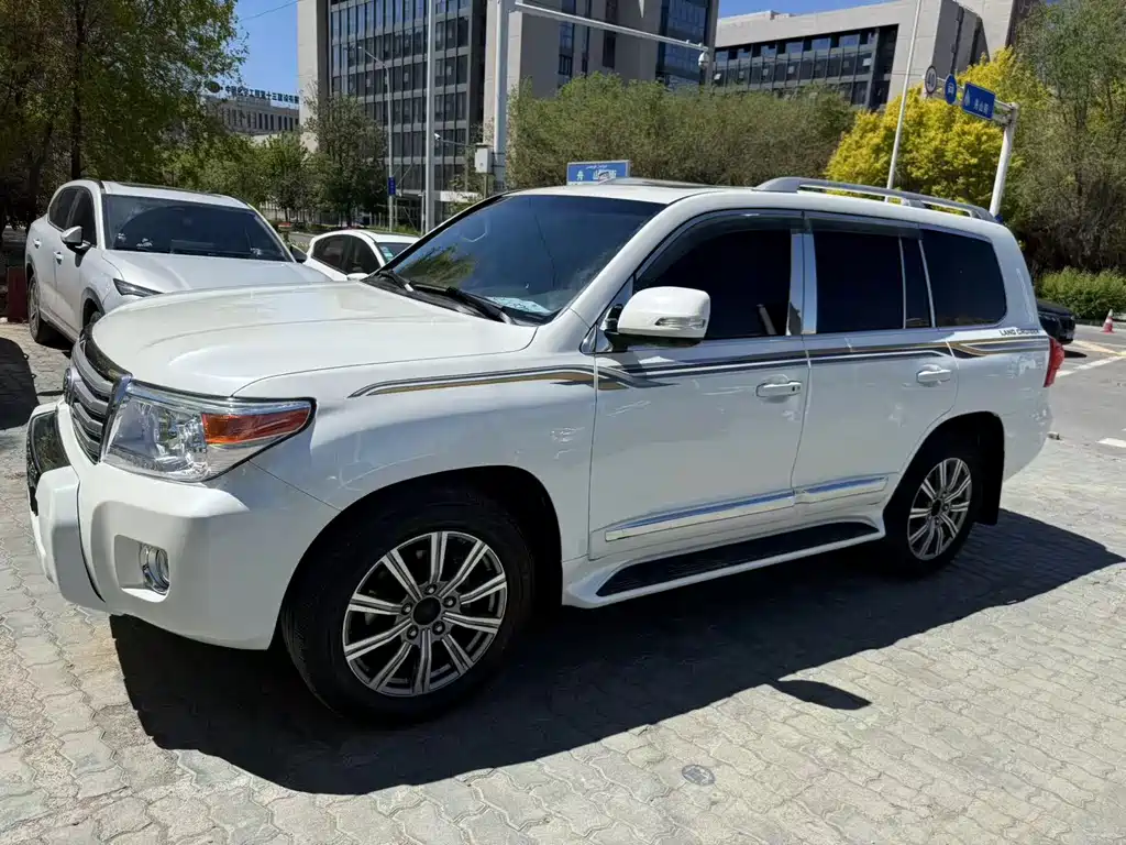 Toyota Land Cruiser 2018 — фото 2