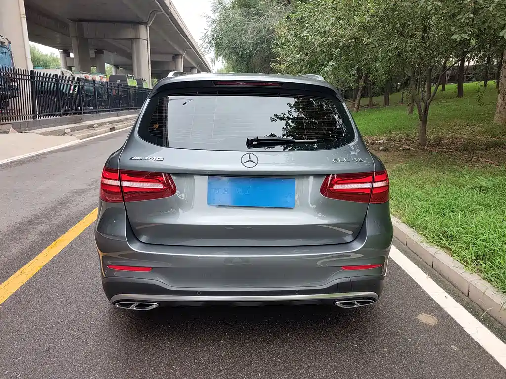 Mercedes-Benz GLC AMG 2018 — фото 12