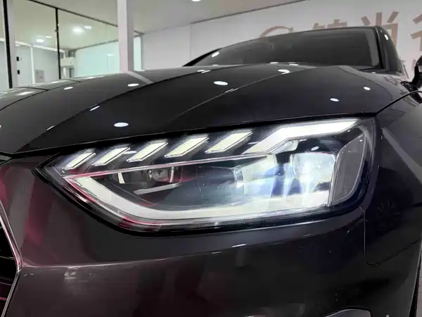 Audi A4L 2021