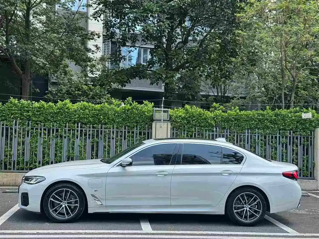 BMW 5 Series New Energy 2021 — фото 2