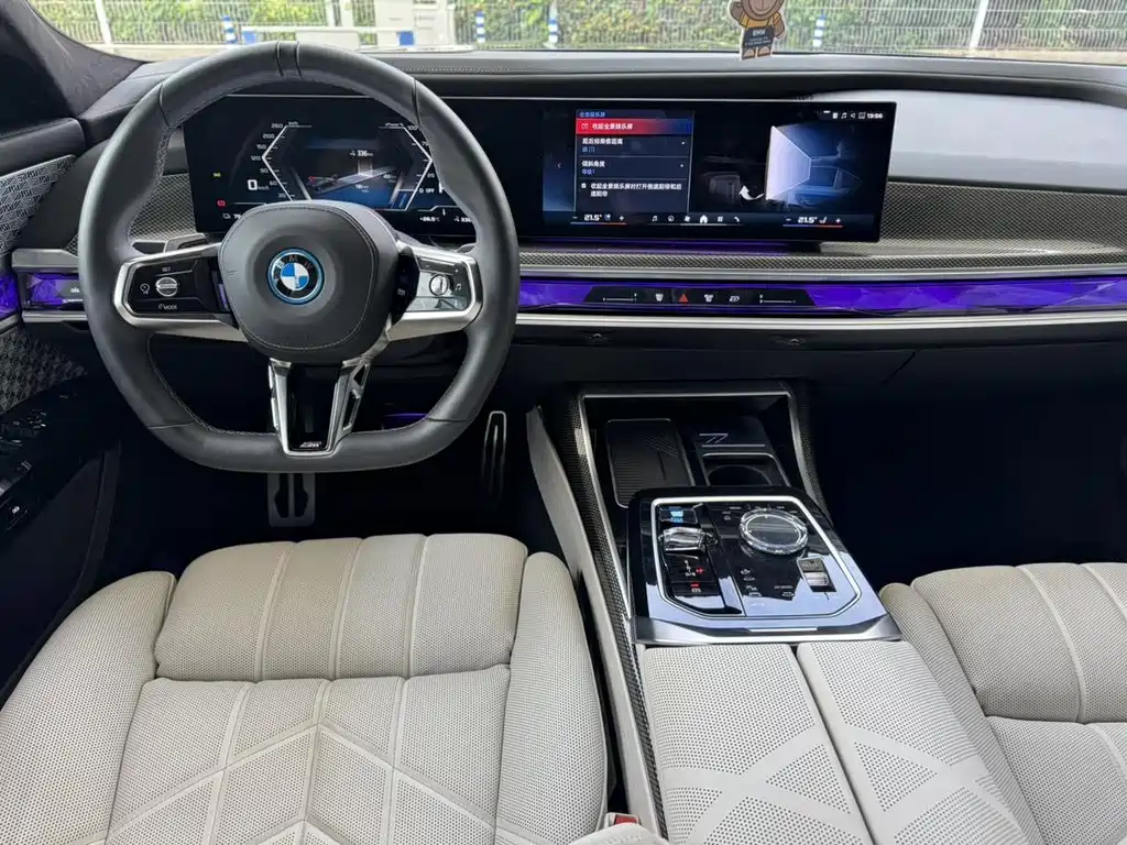 BMW i7 M70L 2025 — фото 13