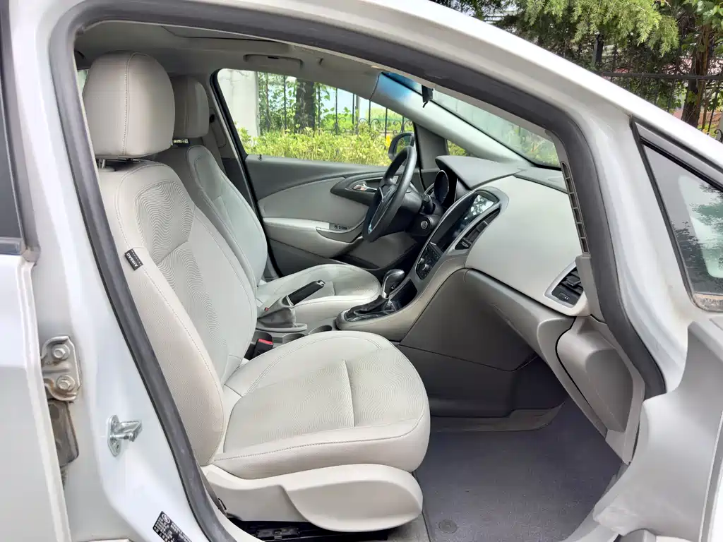 Buick Excelle 2013 — фото 18