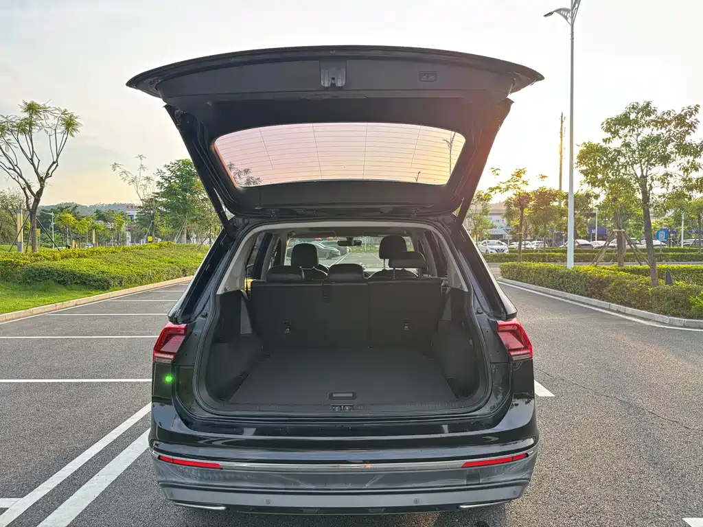 Volkswagen Tiguan L 2018 — фото 35