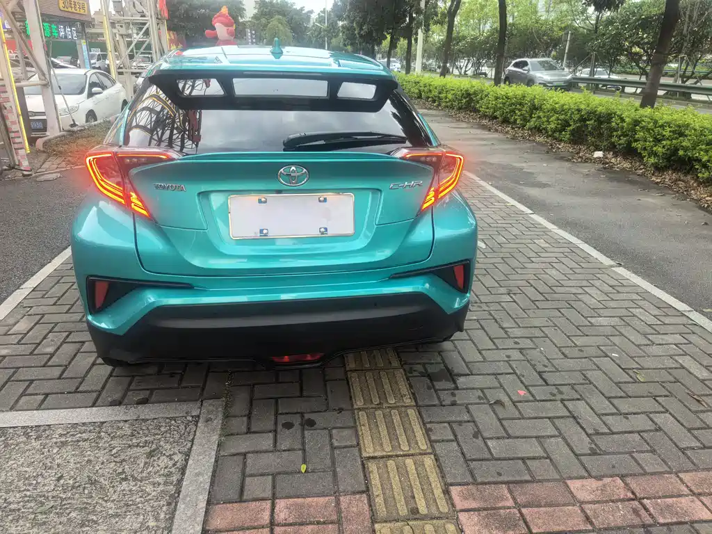 Toyota C-HR 2019 — фото 8