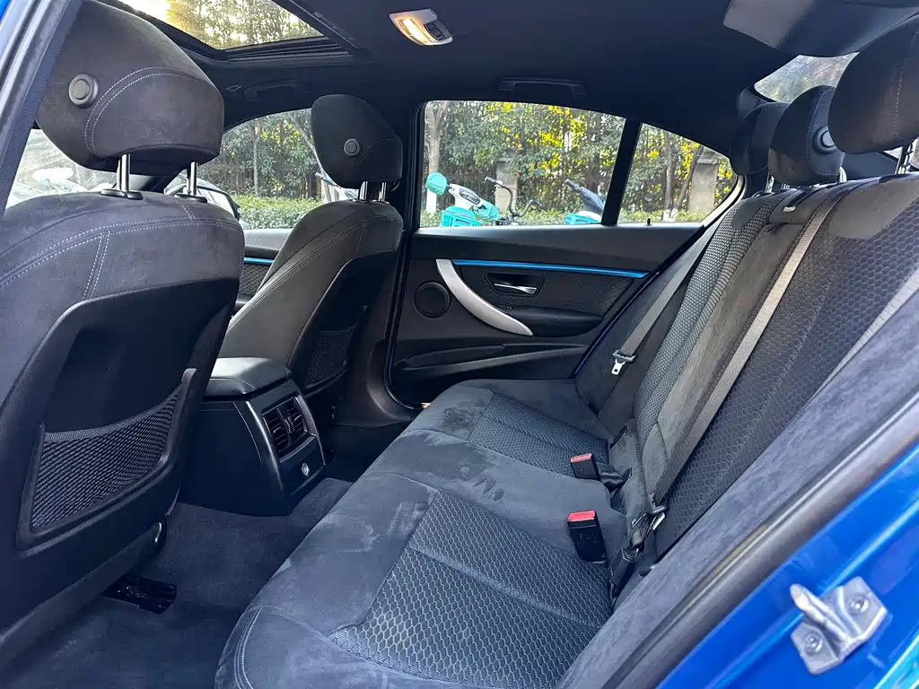 BMW 3 Series 2018 — фото 9