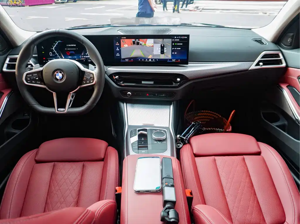 BMW 3 Series 2025 — фото 18