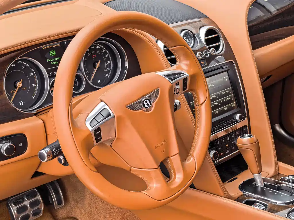 Bentley Flying Spur 2018 — фото 12