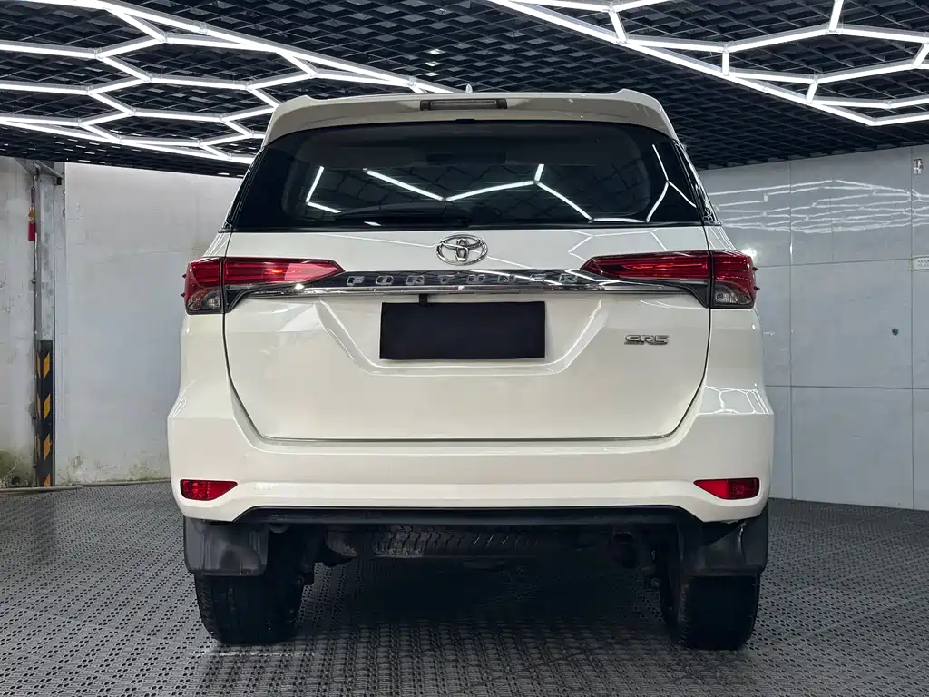 Toyota Fortuner 2019 — фото 7
