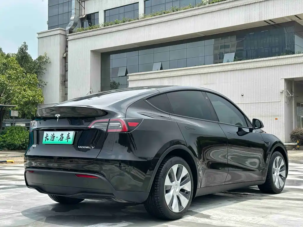 Tesla Model Y 2022 — фото 15