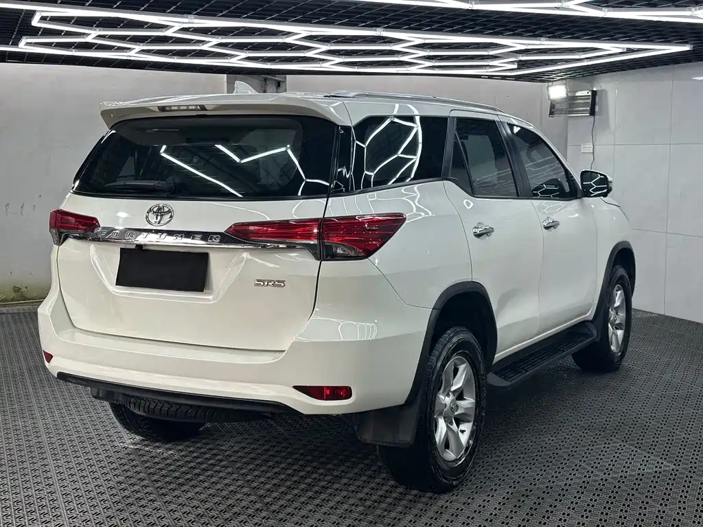 Toyota Fortuner 2019 — фото 8