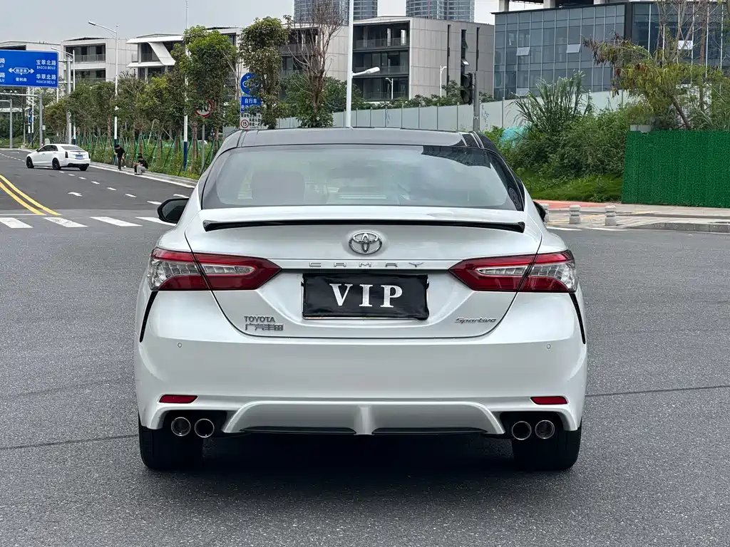 Toyota Camry 2020 — фото 10