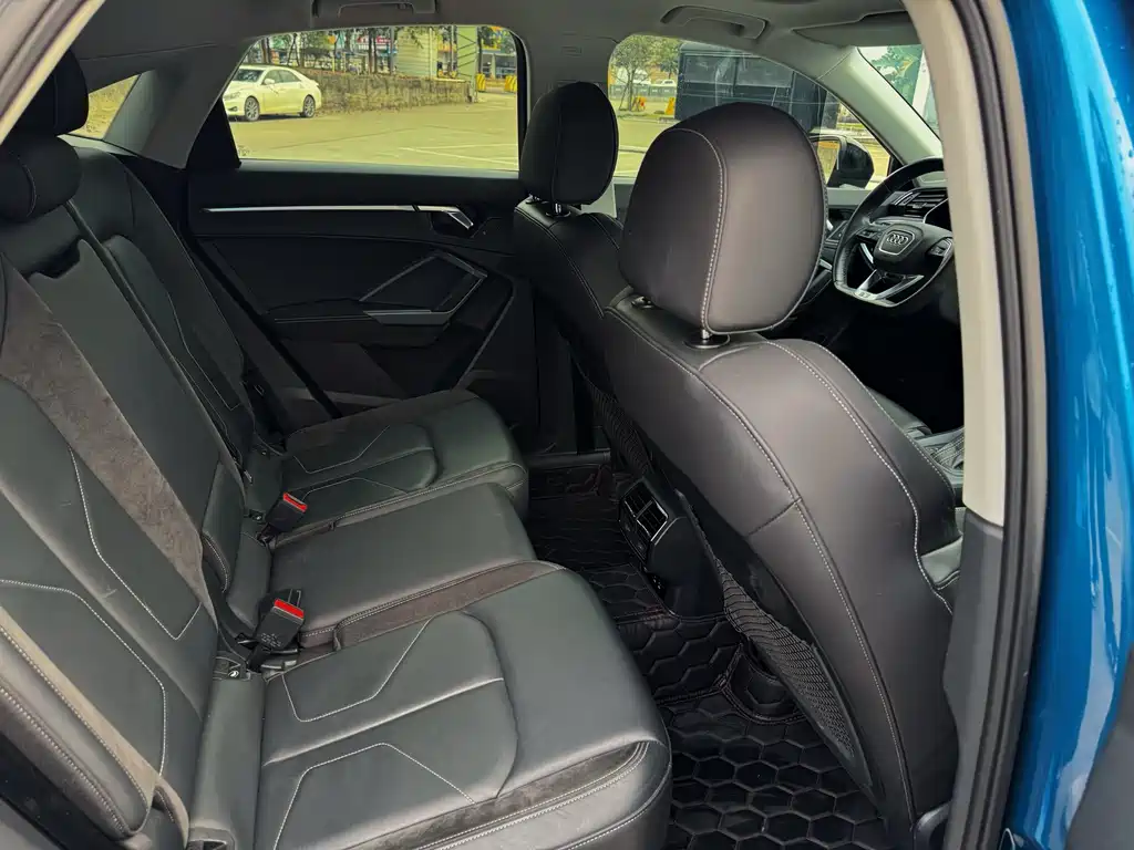 Audi Q3 Sportback 2023 — фото 12