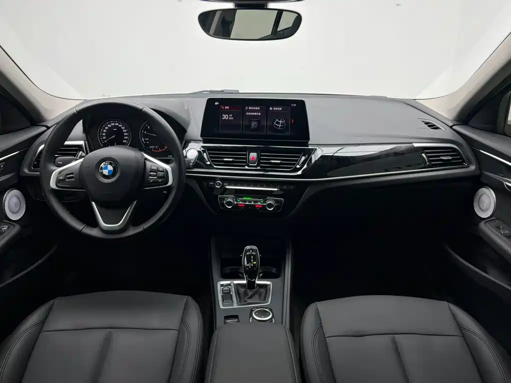 BMW 1 Series 2022 — фото 16