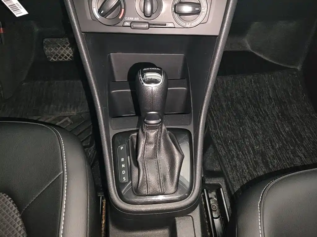 Skoda Rapid Spaceback 2016 — фото 14