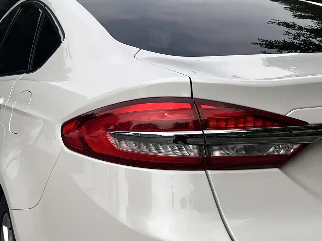 Ford Mondeo 2017 — фото 10