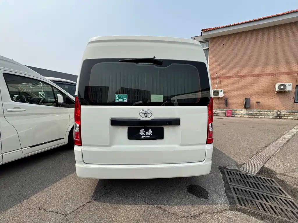 Toyota Hiace 2025 — фото 4