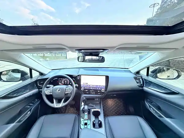 Lexus NX 2025