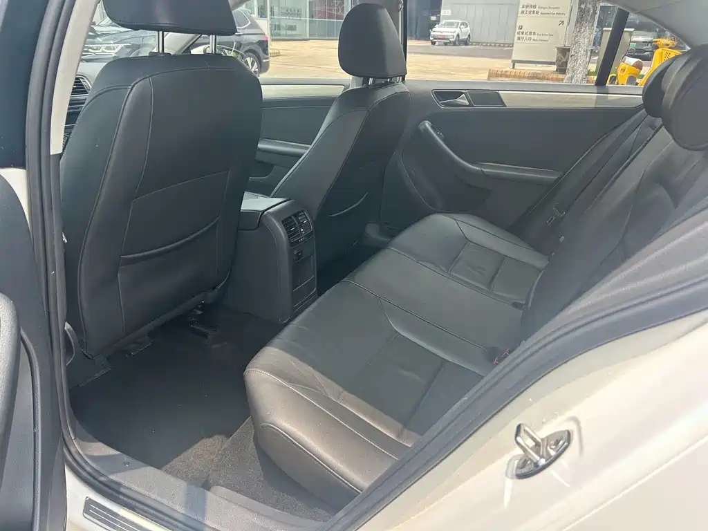 Volkswagen Sagitar 2014