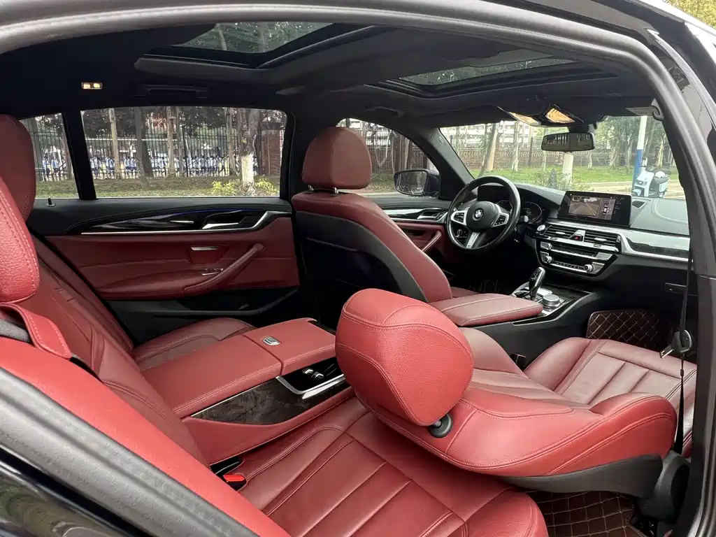 BMW 5 Series 2020 — фото 10
