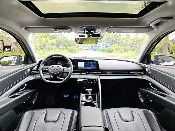 Hyundai Elantra 2022