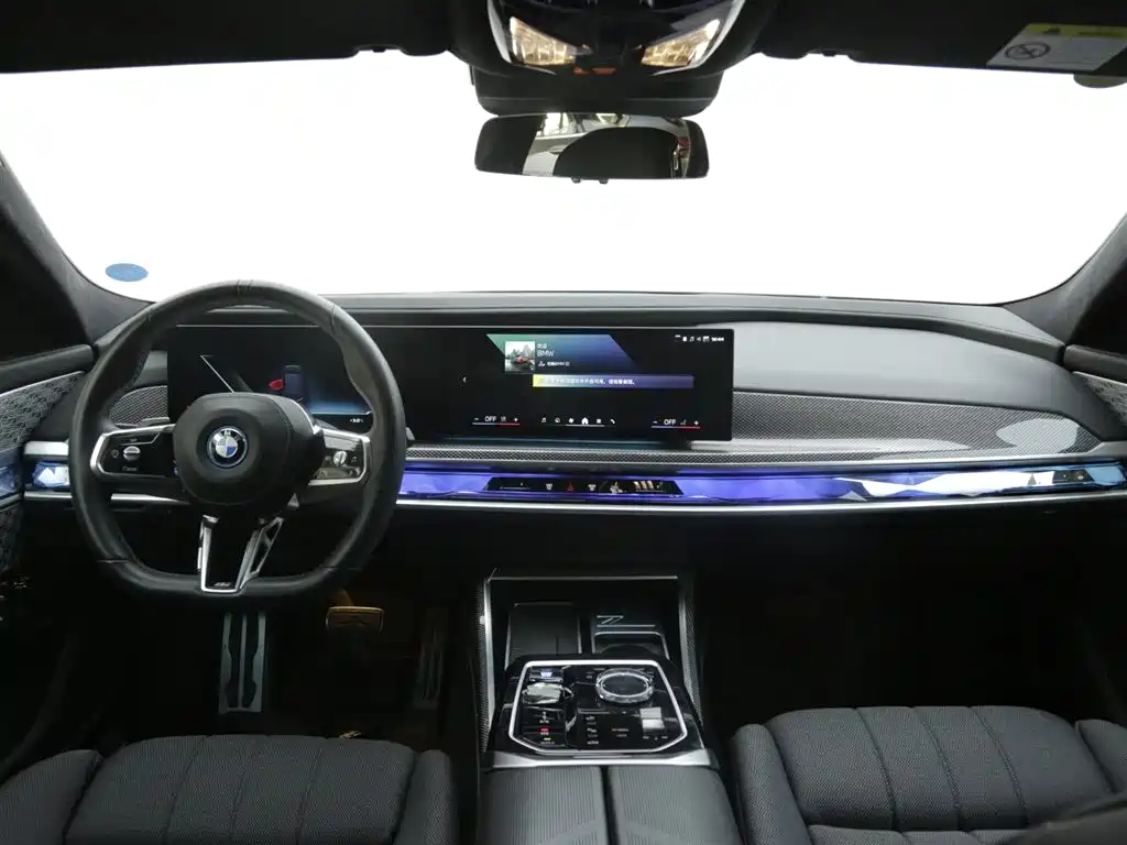 BMW i7 M70L 2023 — фото 7
