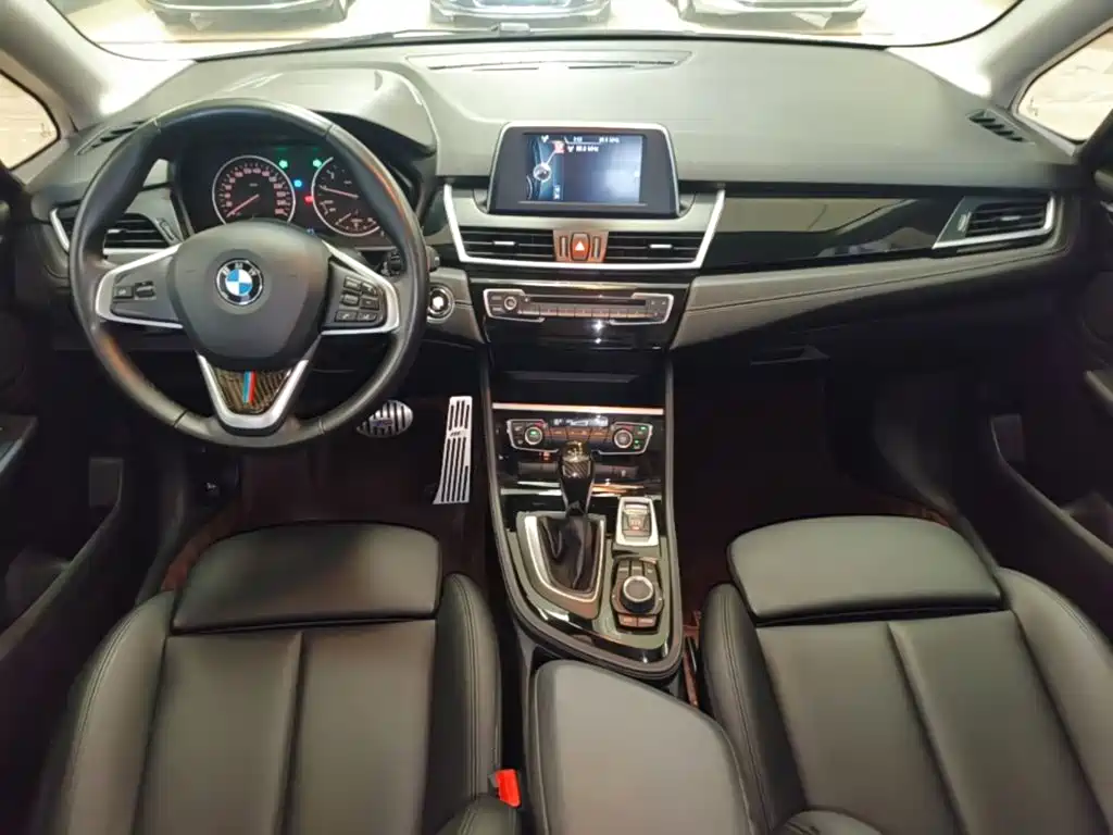 BMW 2 Series Station Wagon 2017 — фото 10