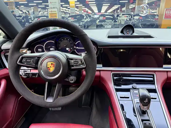 Porsche Panamera 2023