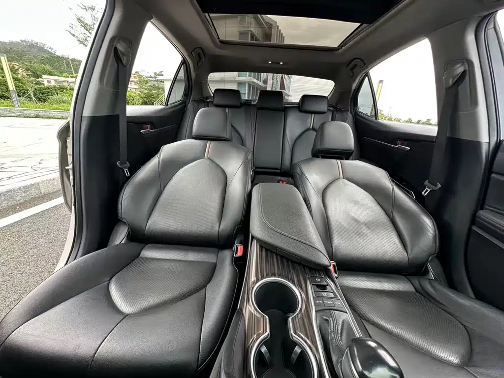 Toyota Camry 2019 — фото 11