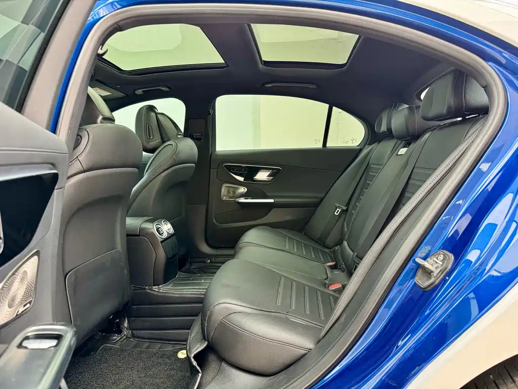 Mercedes-Benz C-Class 2023 — фото 9
