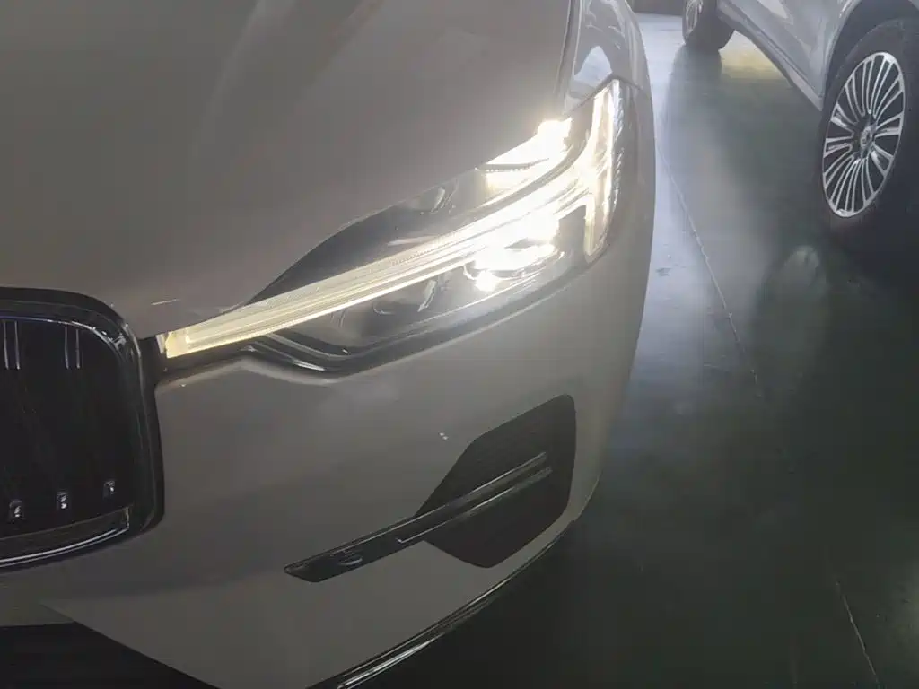 Volvo XC60 2021 — фото 24