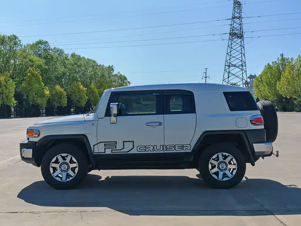 Toyota FJ Cruiser 2018 — фото 4