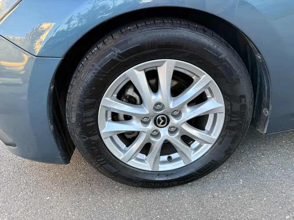 Mazda 3 Axela 2015