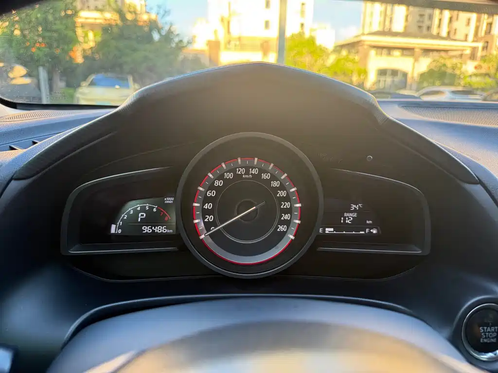 Mazda 3 Axela 2015