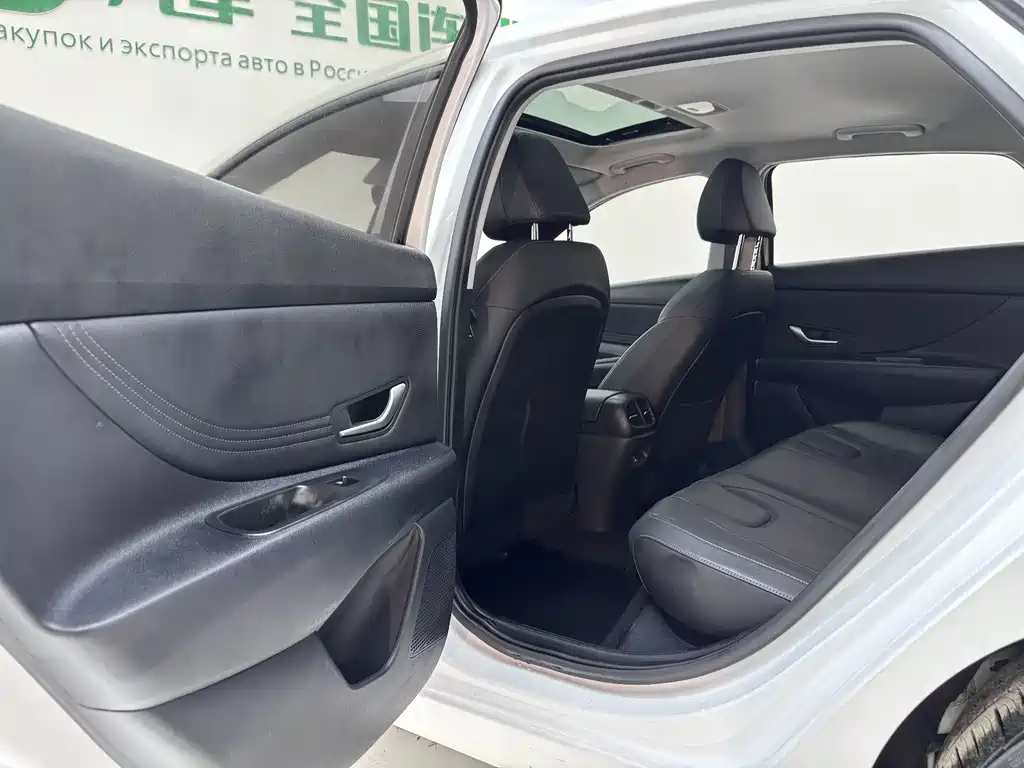 Hyundai Elantra 2023 — фото 16