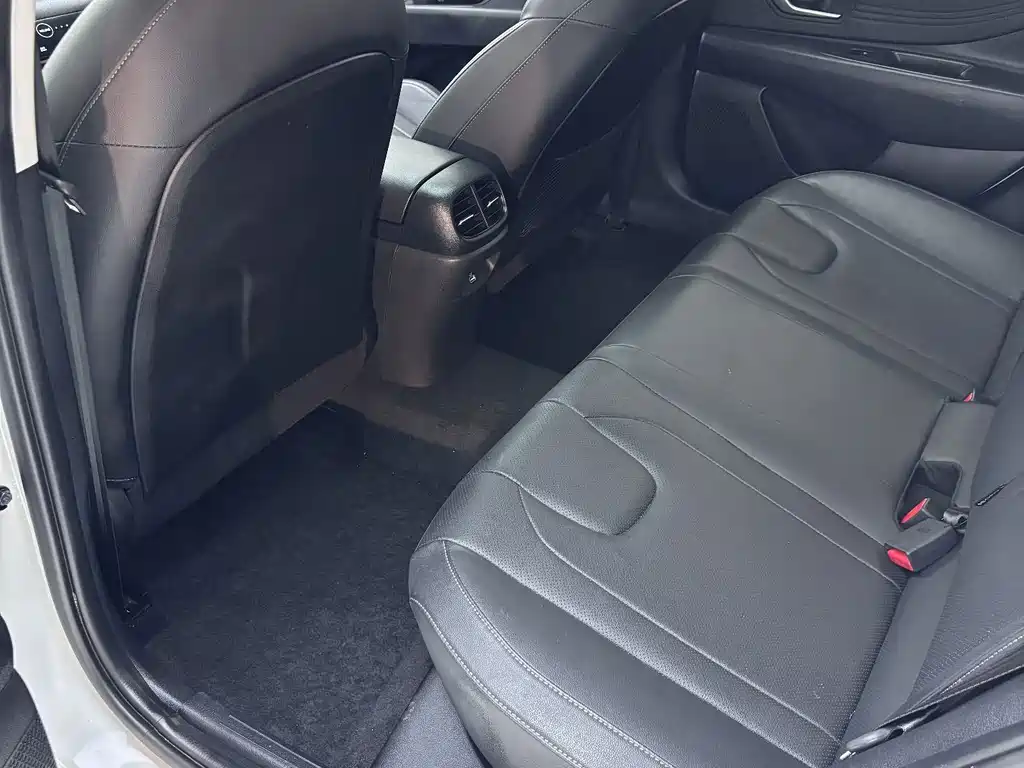 Hyundai Elantra 2023 — фото 29