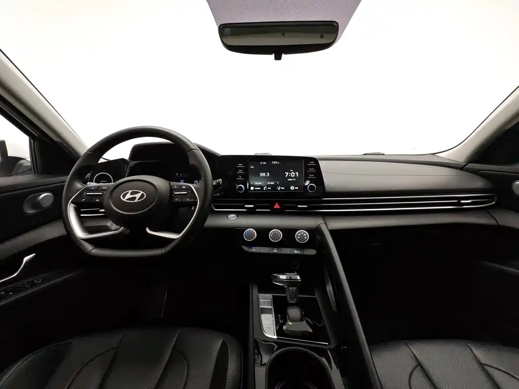 Hyundai Elantra 2023