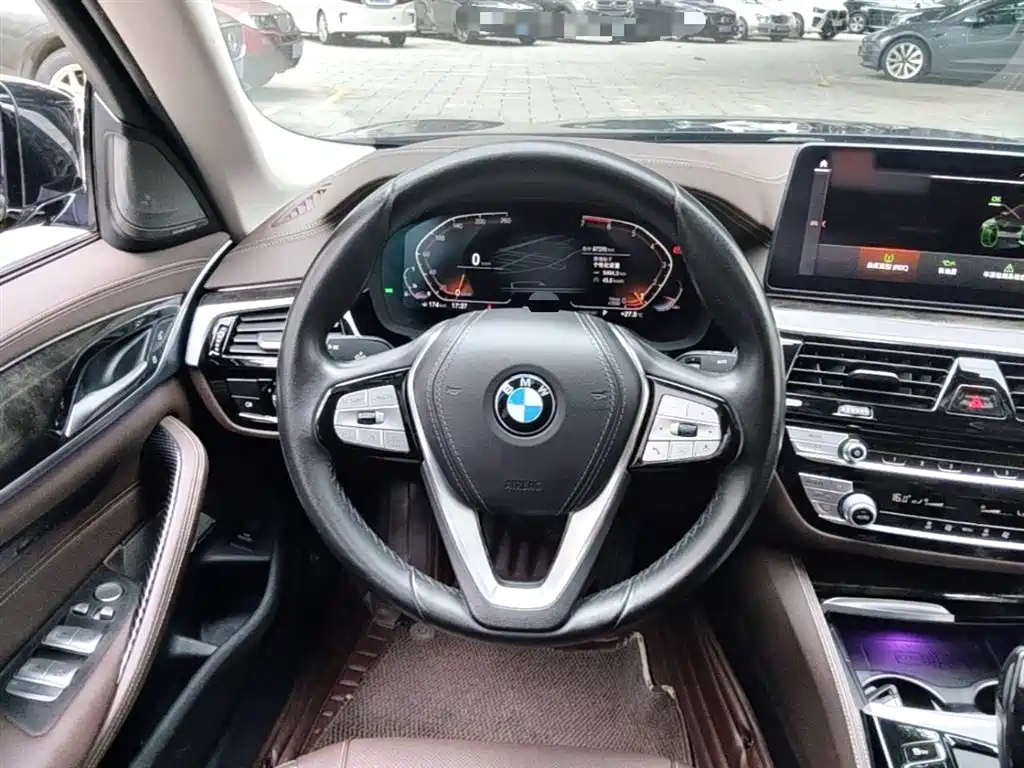 BMW 5 Series 2021 — фото 17